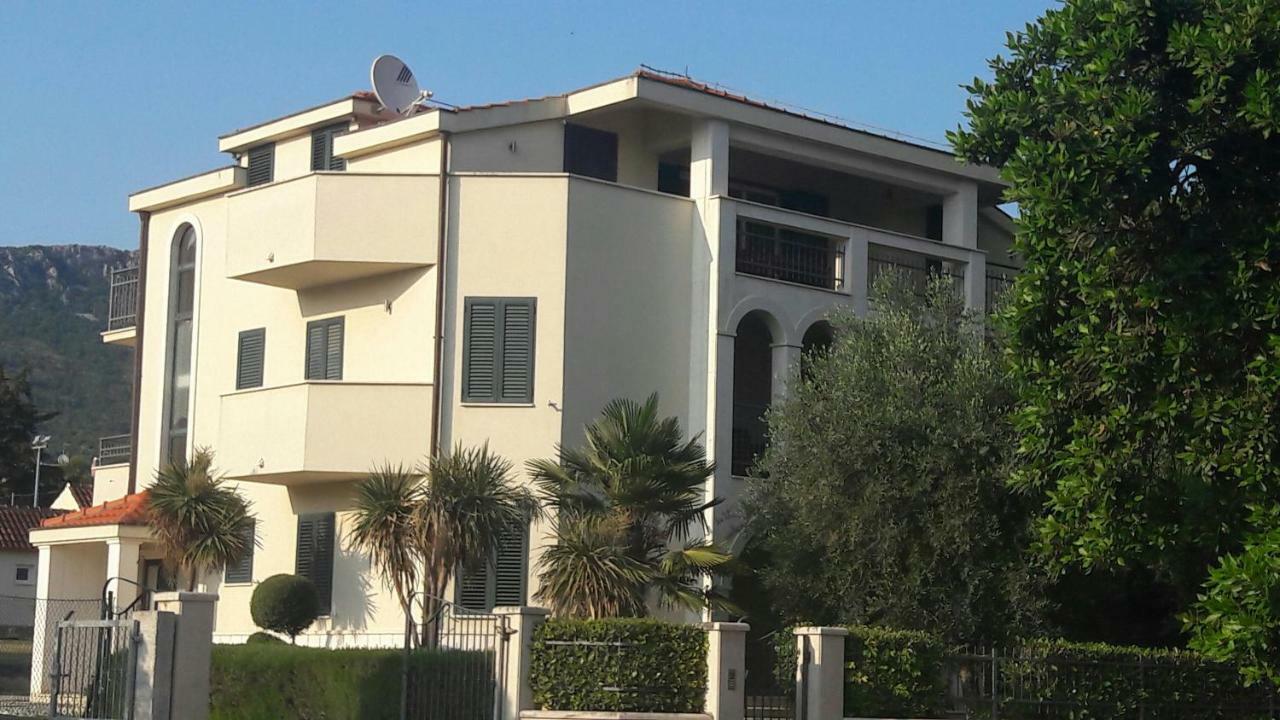 Apartmani Vitturi Kastela Bagian luar foto